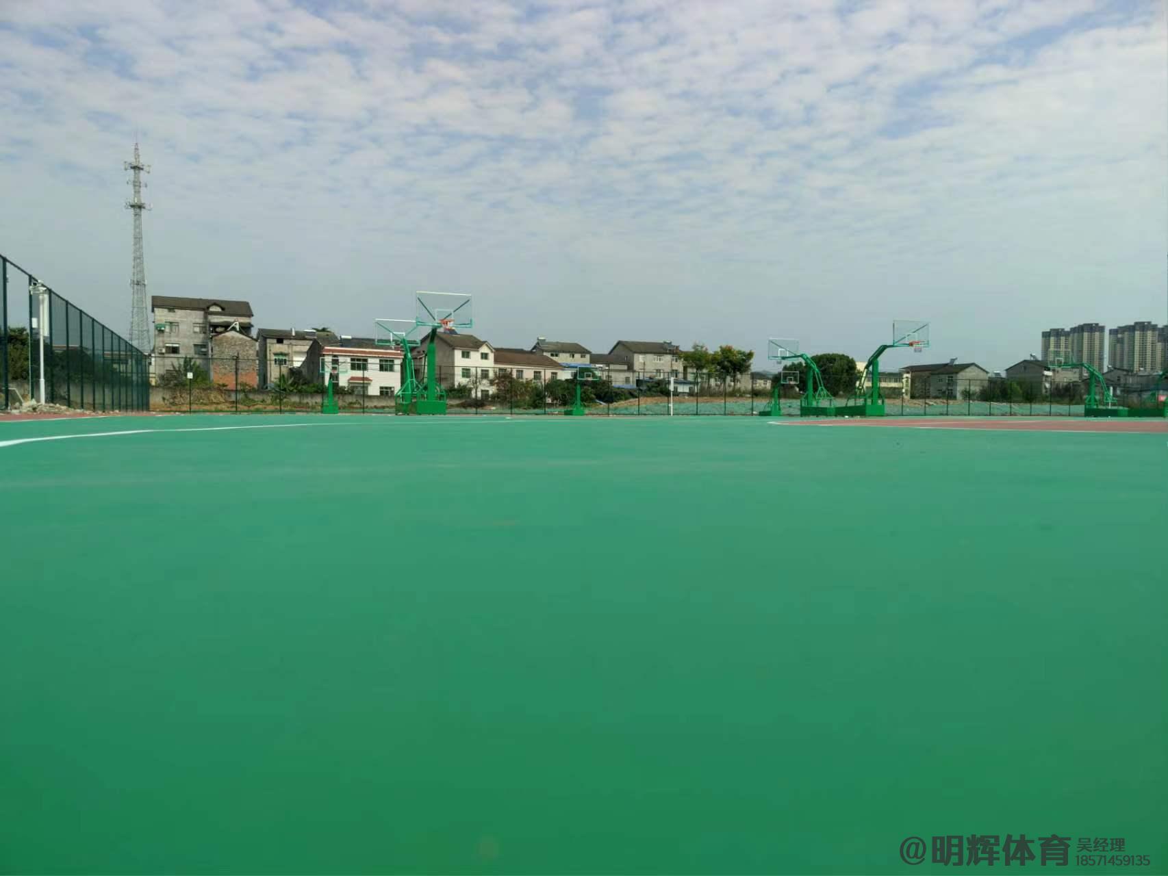 嘉黎硬地丙烯酸球场的优缺点